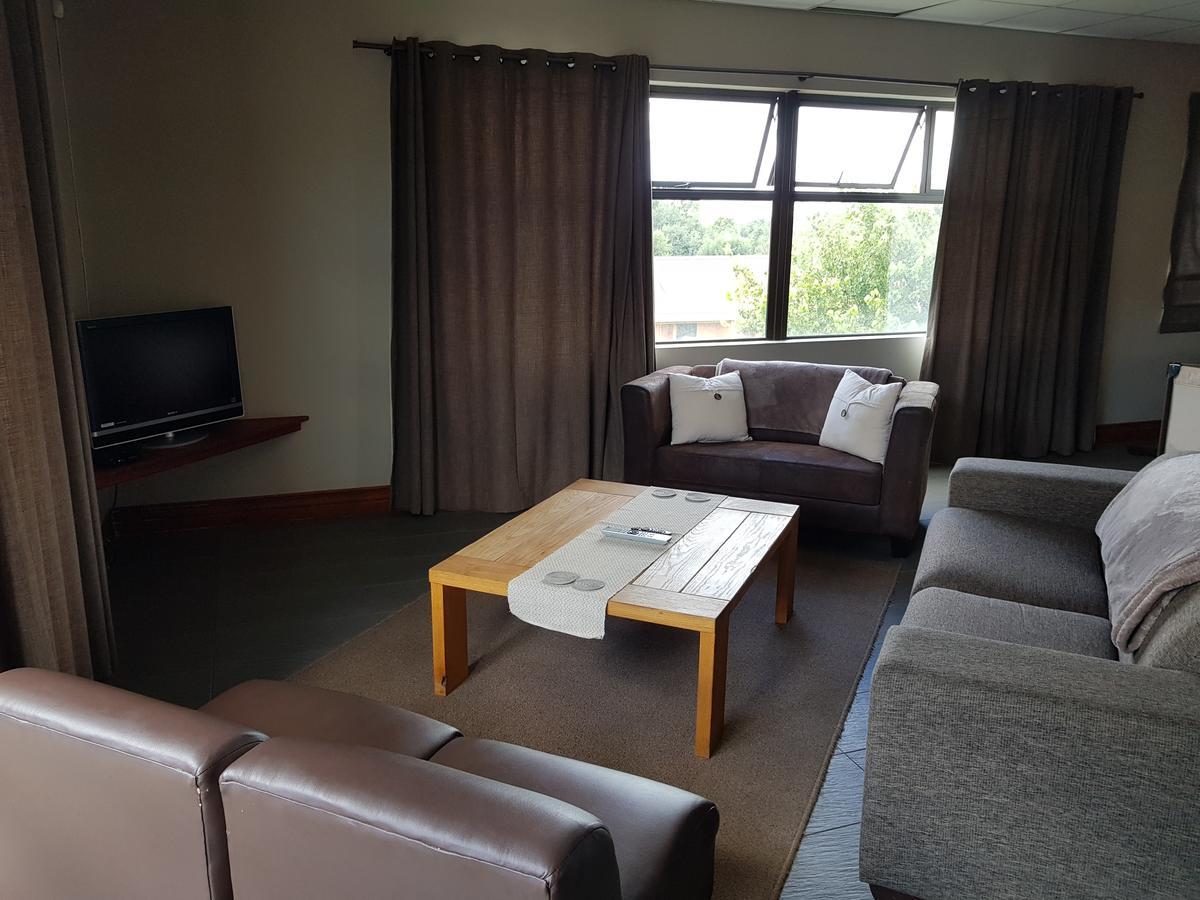 Stay@67 Apartments - Dullstroom Kültér fotó